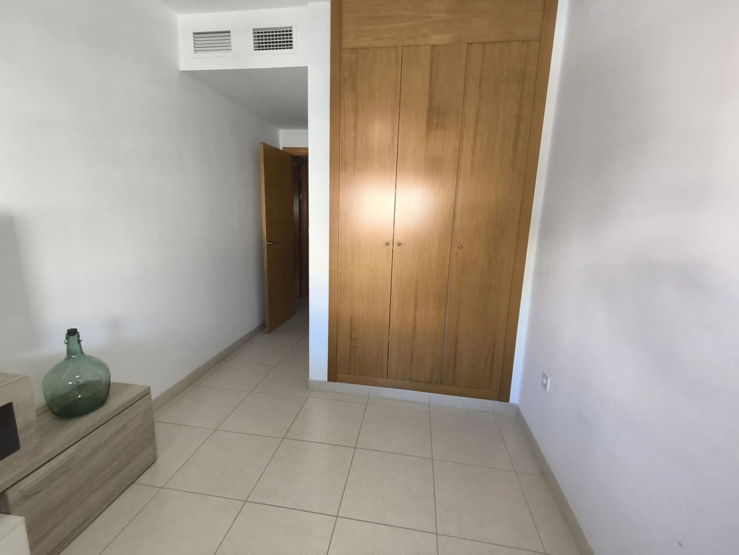 Spacious renovated 3-bedroom apartment with terrace, garage, storage room and communal areas in Torremolinos