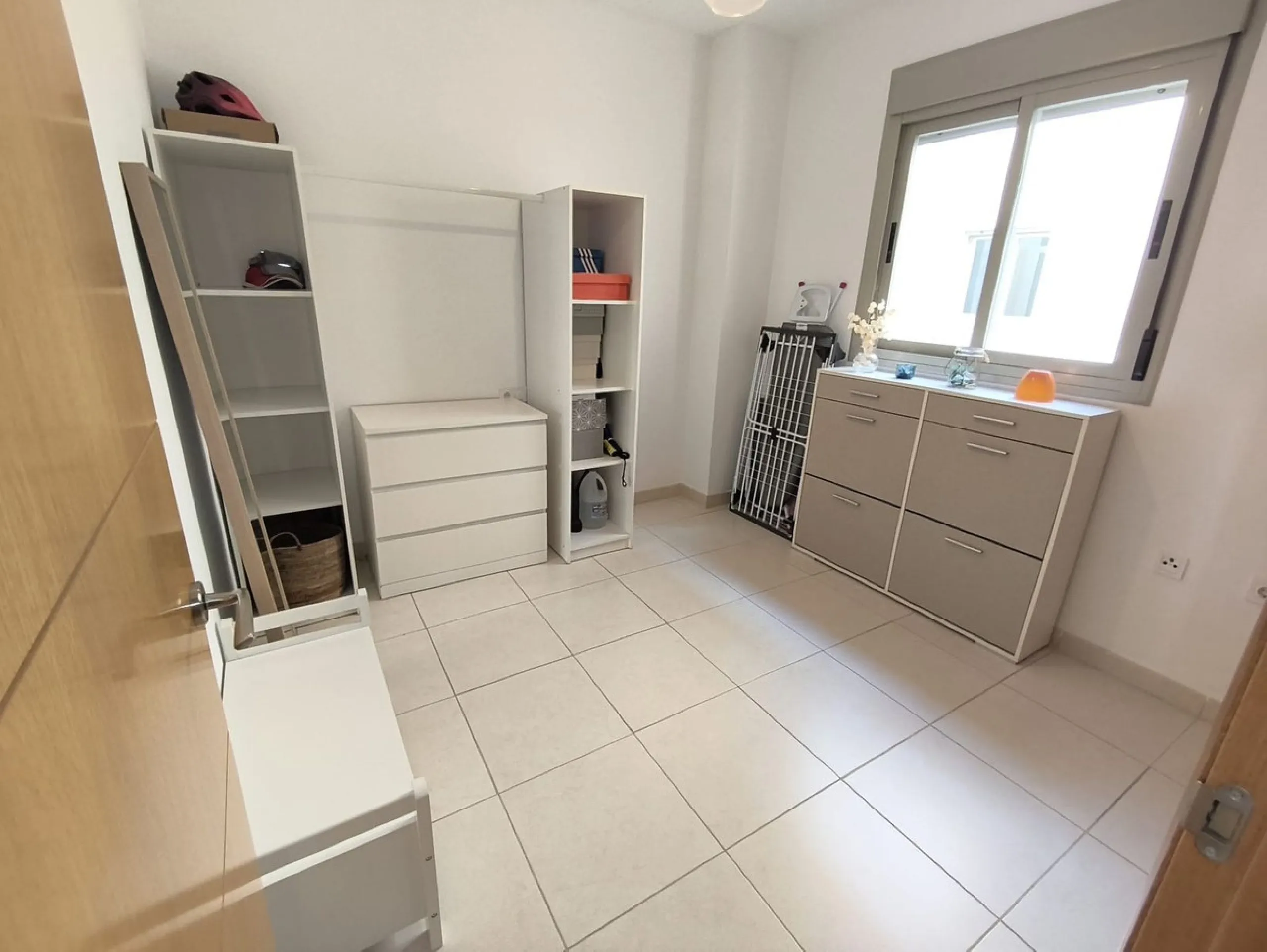 Spacious renovated 3-bedroom apartment with terrace, garage, storage room and communal areas in Torremolinos