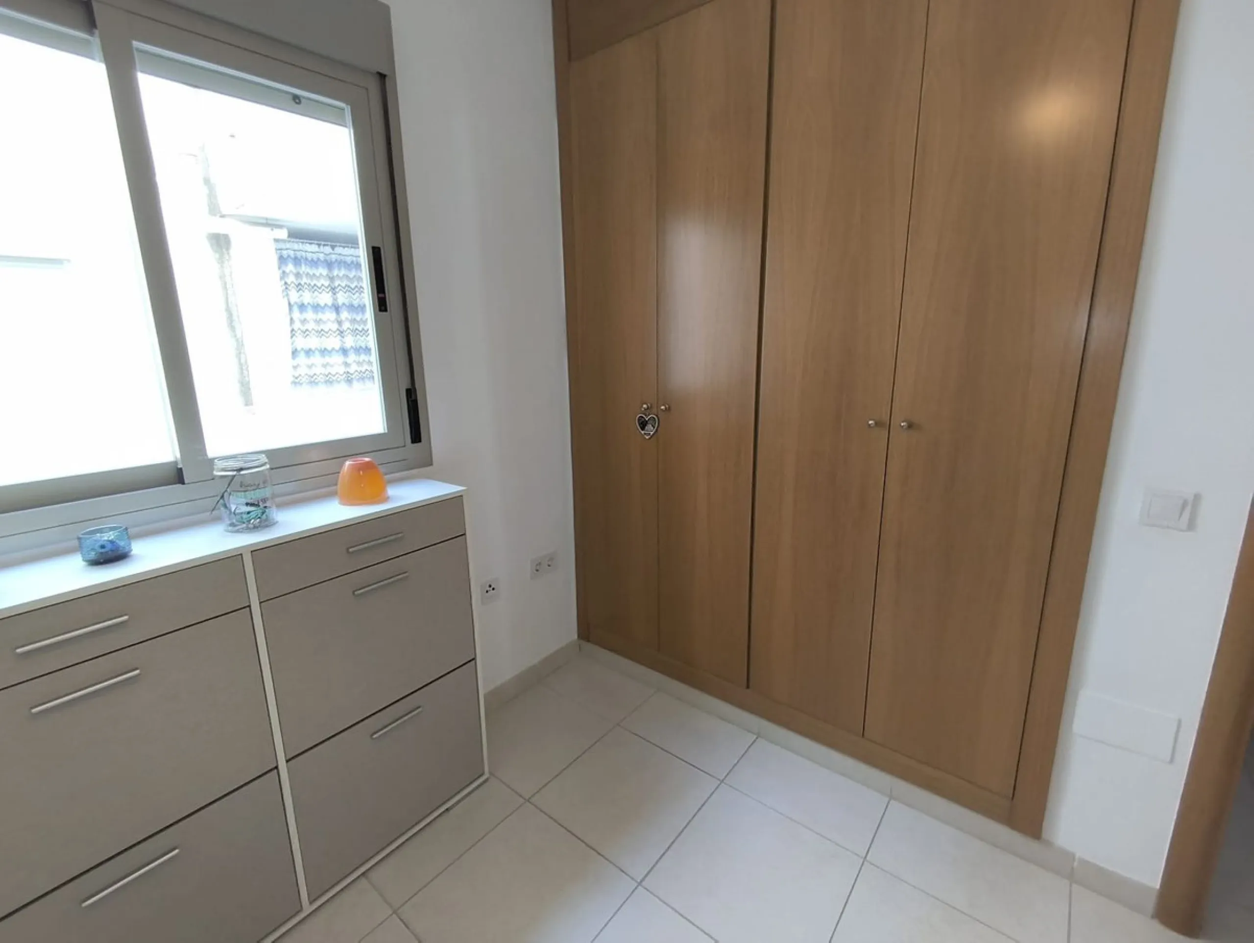 Spacious renovated 3-bedroom apartment with terrace, garage, storage room and communal areas in Torremolinos