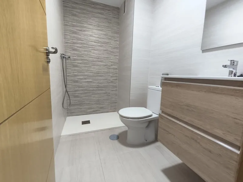 Spacious renovated 3-bedroom apartment with terrace, garage, storage room and communal areas in Torremolinos