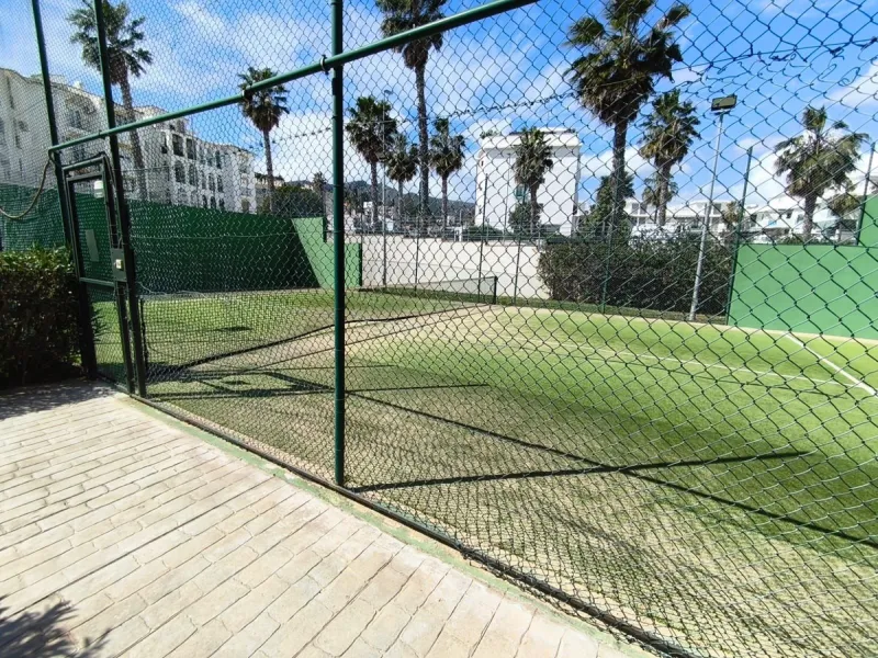 Spacious renovated 3-bedroom apartment with terrace, garage, storage room and communal areas in Torremolinos