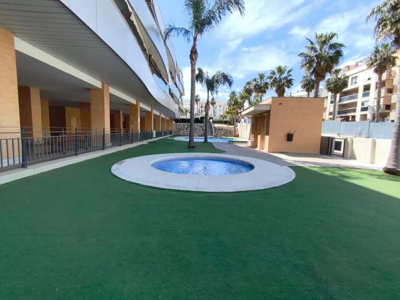 Spacious renovated 3-bedroom apartment with terrace, garage, storage room and communal areas in Torremolinos