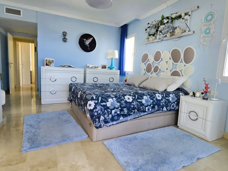 Beautiful, spacious apartment with sea and mountain views.