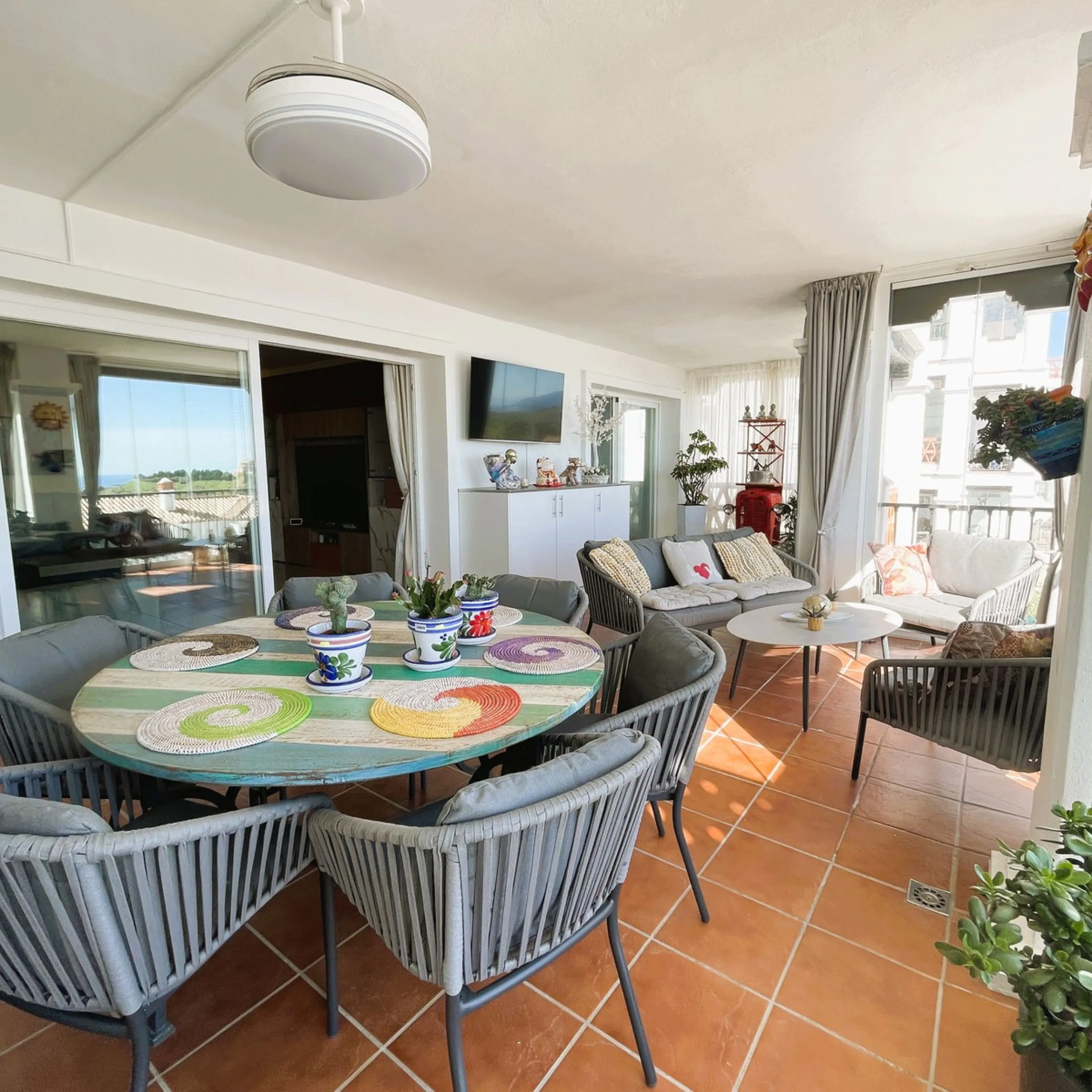 Beautiful, spacious apartment with sea and mountain views.