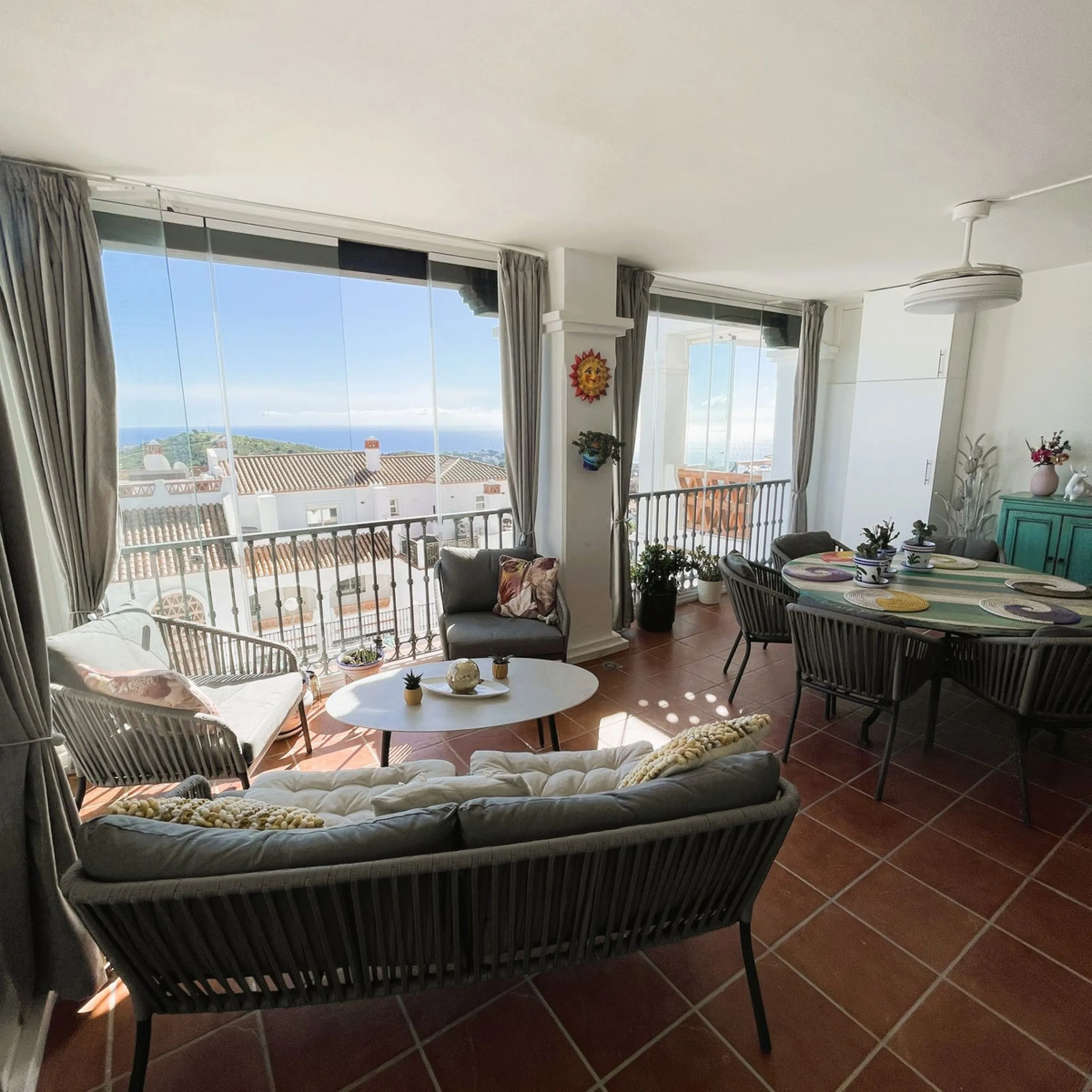 Beautiful, spacious apartment with sea and mountain views.
