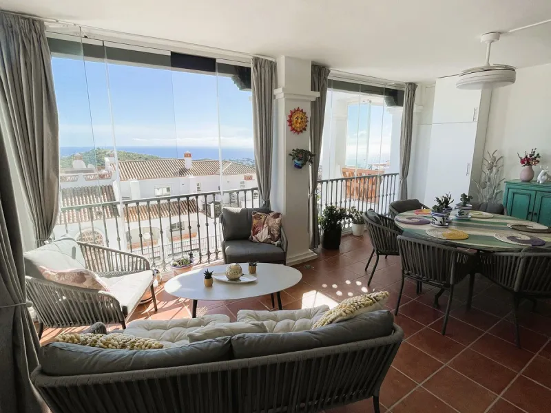Beautiful, spacious apartment with sea and mountain views.
