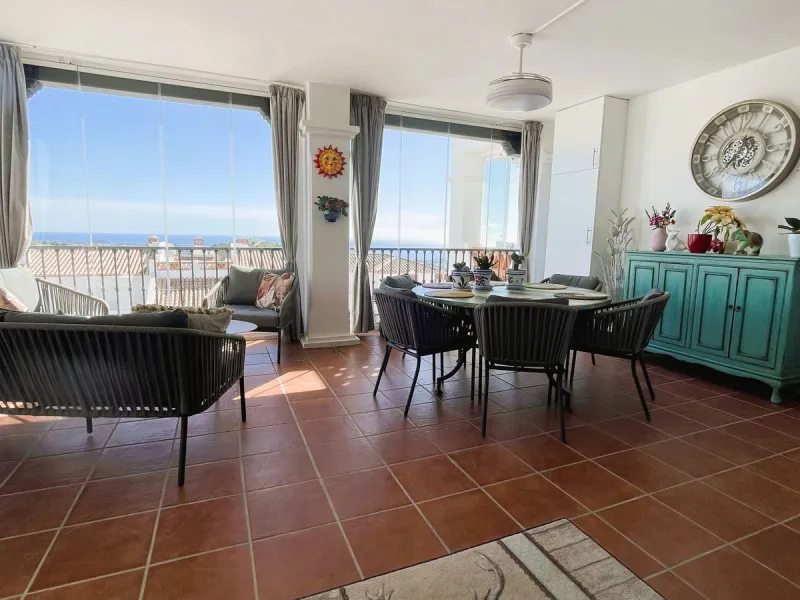 Beautiful, spacious apartment with sea and mountain views.