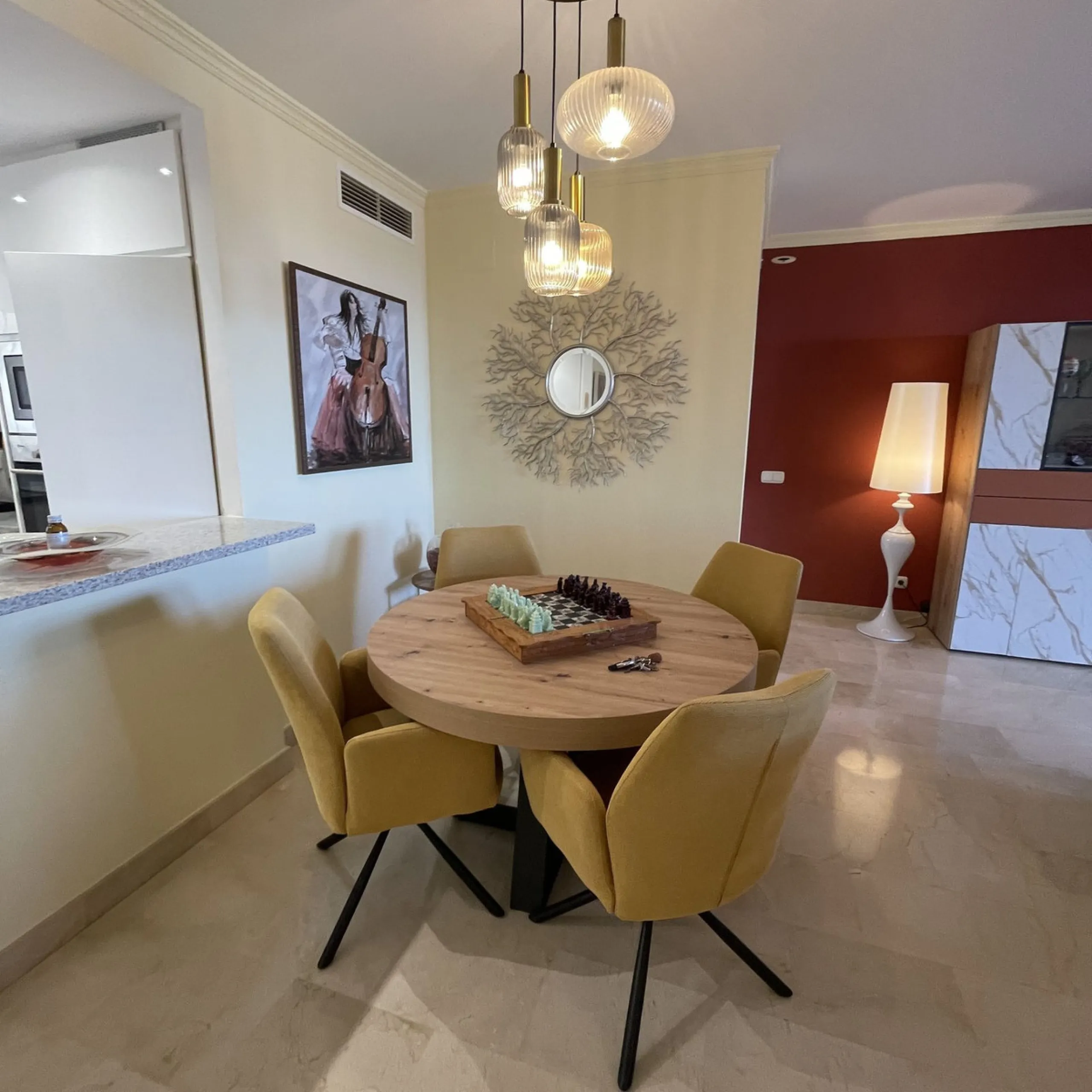 Beautiful, spacious apartment with sea and mountain views.
