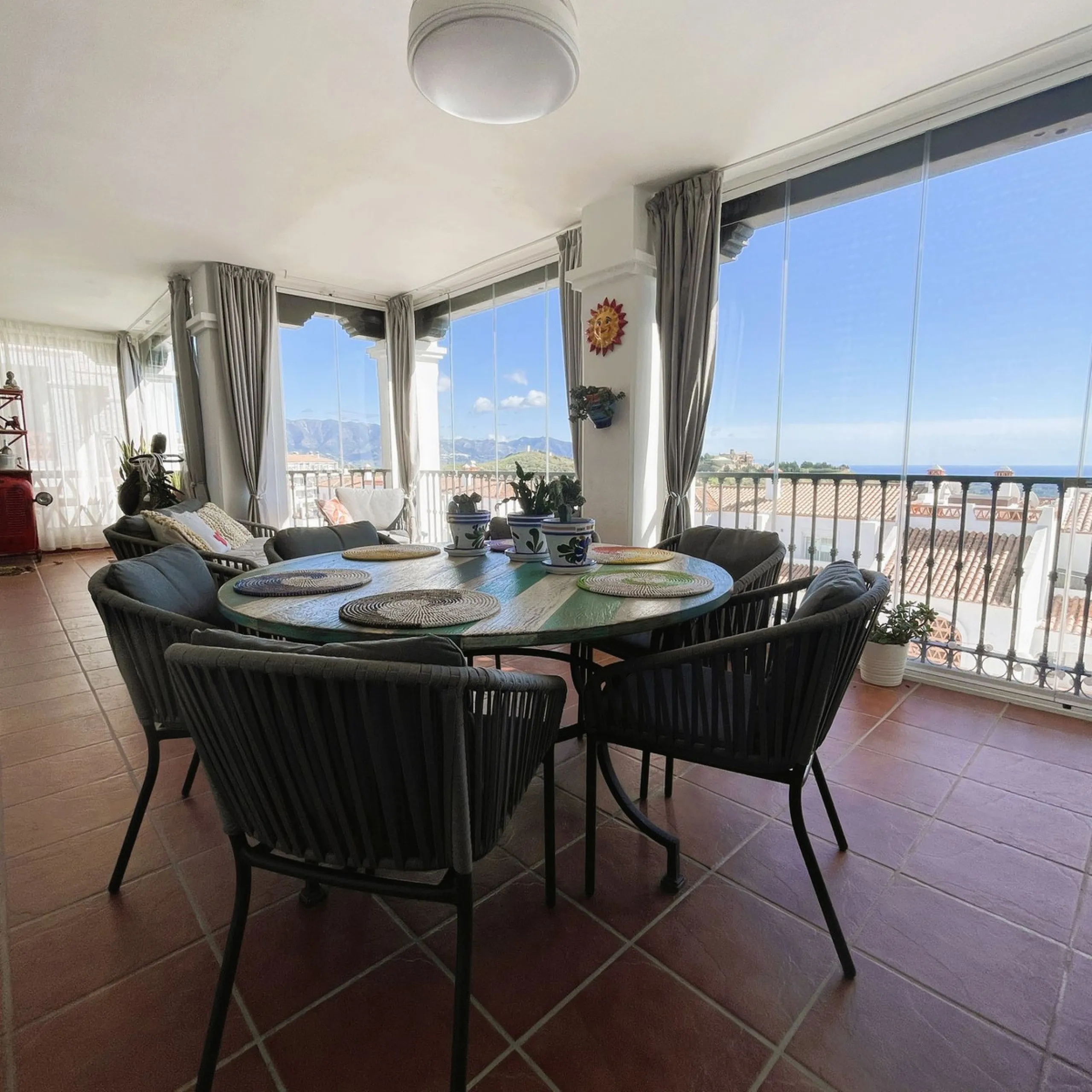 Beautiful, spacious apartment with sea and mountain views.