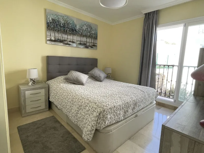 Beautiful, spacious apartment with sea and mountain views.