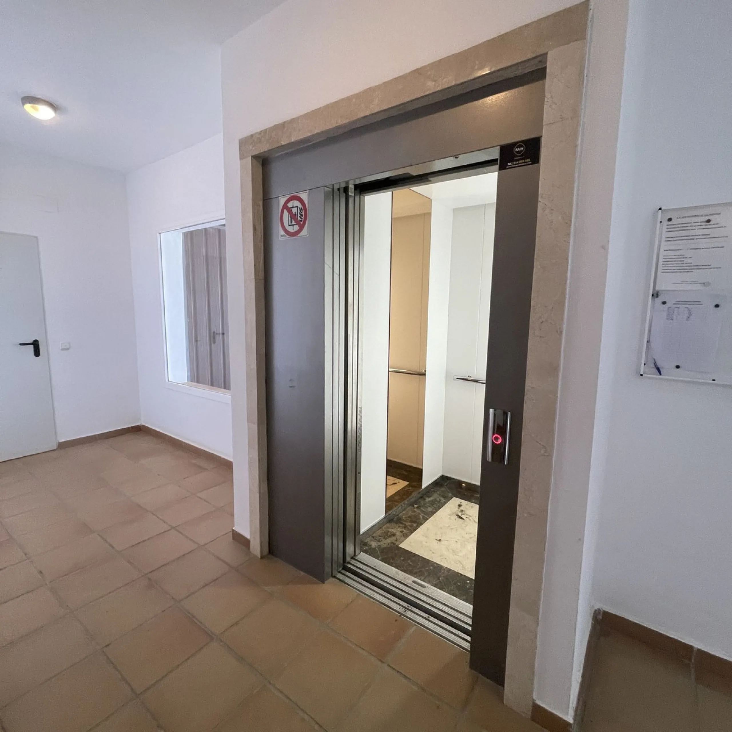 Beautiful, spacious apartment with sea and mountain views.