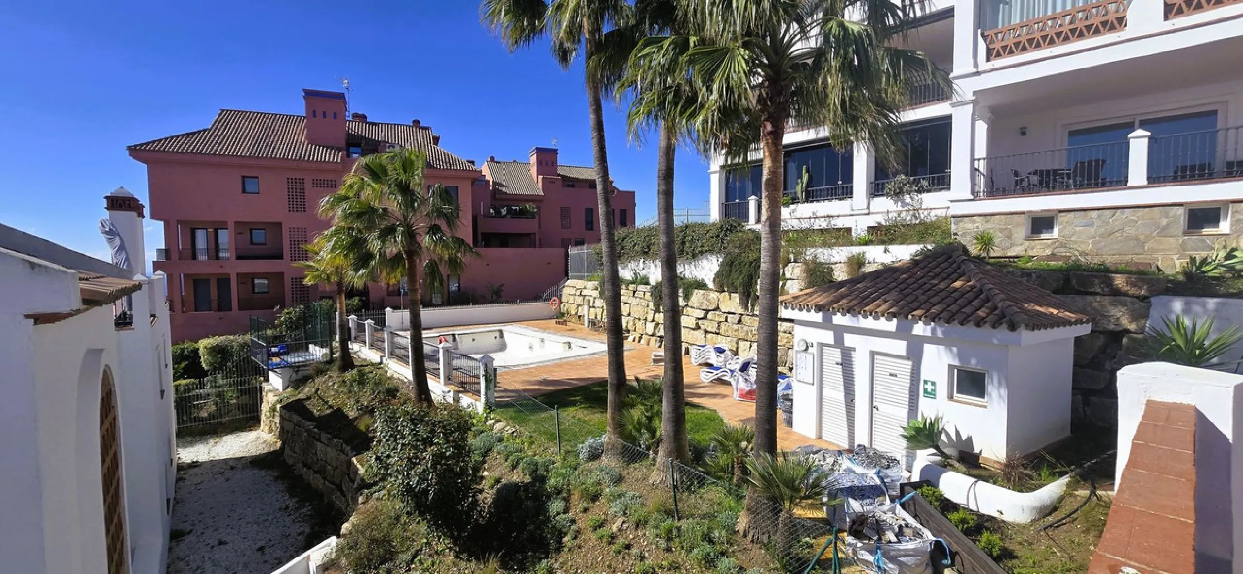 Beautiful, spacious apartment with sea and mountain views.