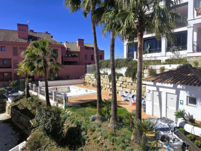 Beautiful, spacious apartment with sea and mountain views.
