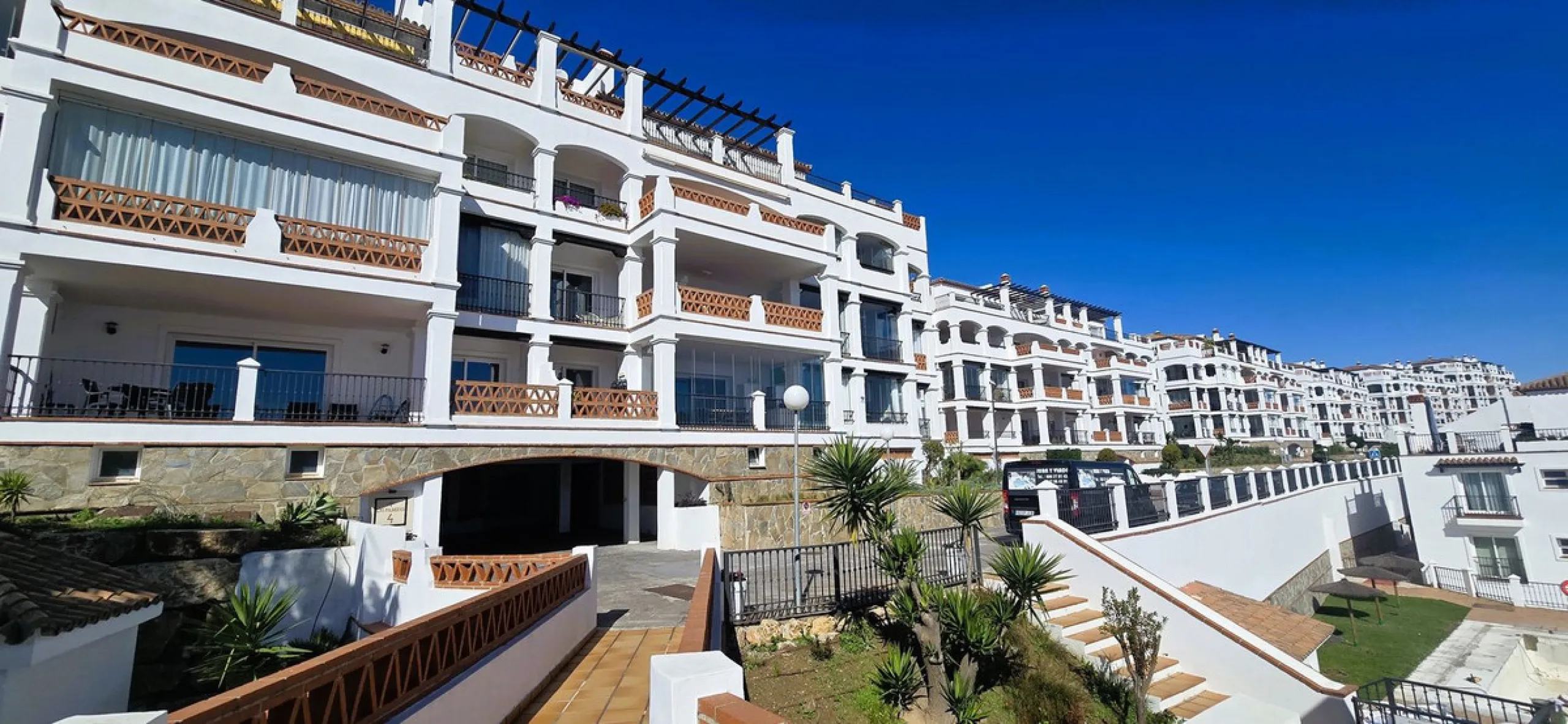 Beautiful, spacious apartment with sea and mountain views.