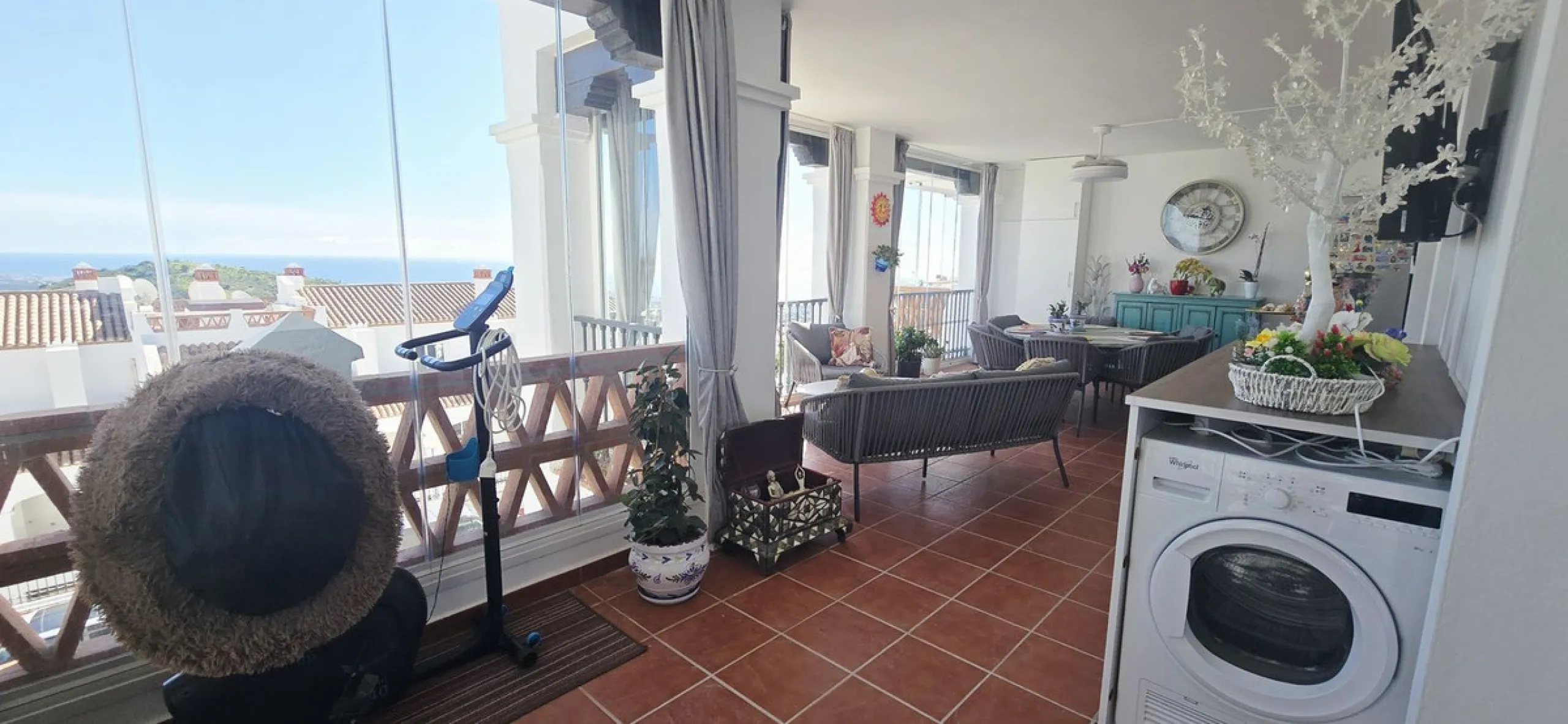 Beautiful, spacious apartment with sea and mountain views.