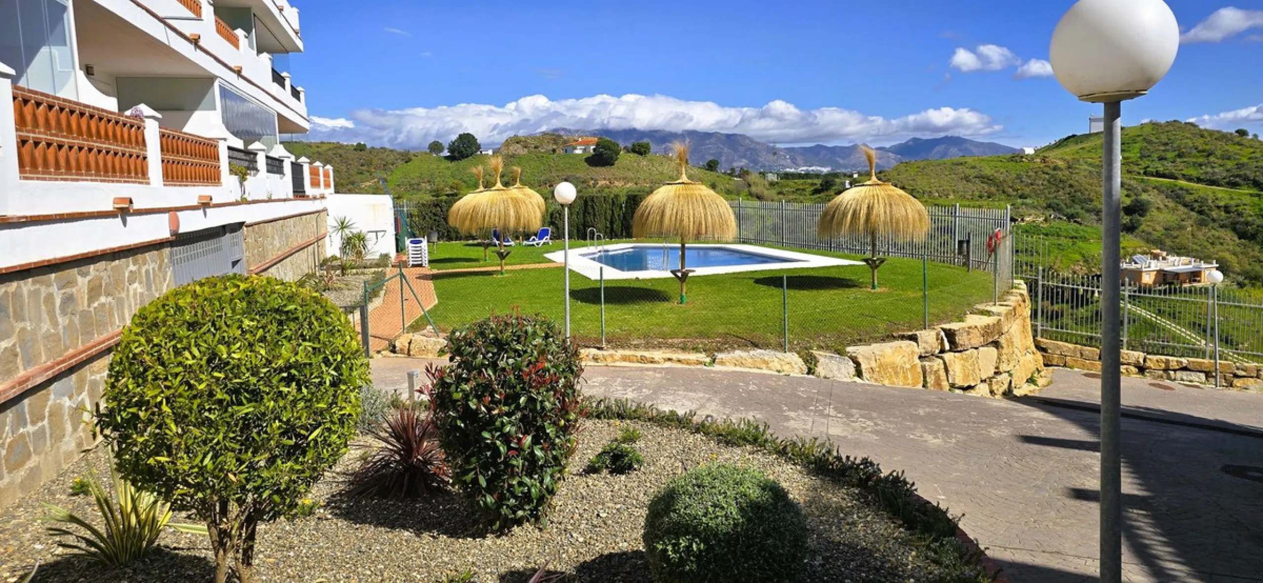 Beautiful, spacious apartment with sea and mountain views.