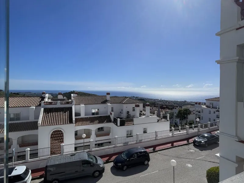 Beautiful, spacious apartment with sea and mountain views.