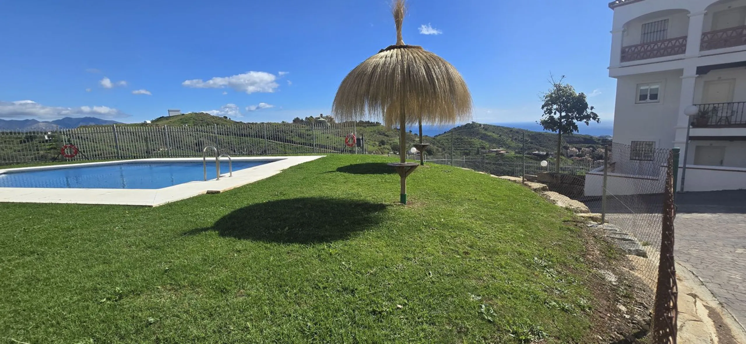 Beautiful, spacious apartment with sea and mountain views.