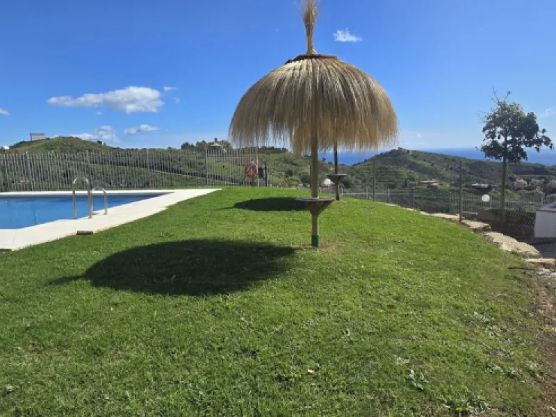 Beautiful, spacious apartment with sea and mountain views.
