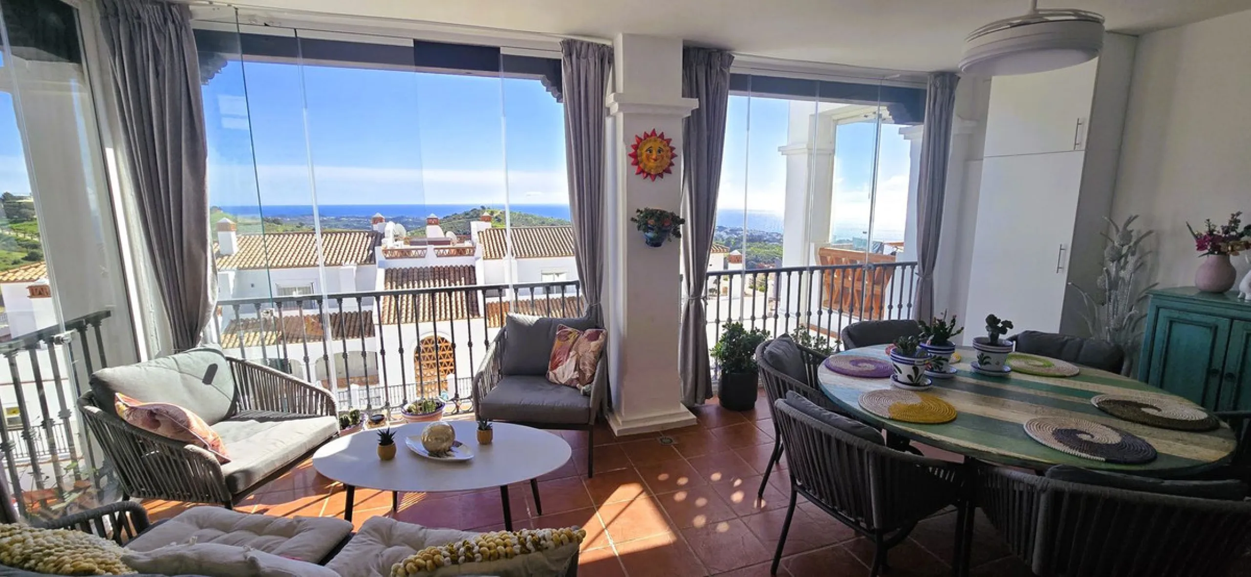 Beautiful, spacious apartment with sea and mountain views.