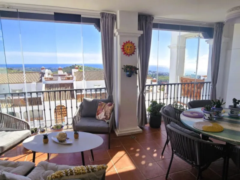 Beautiful, spacious apartment with sea and mountain views.