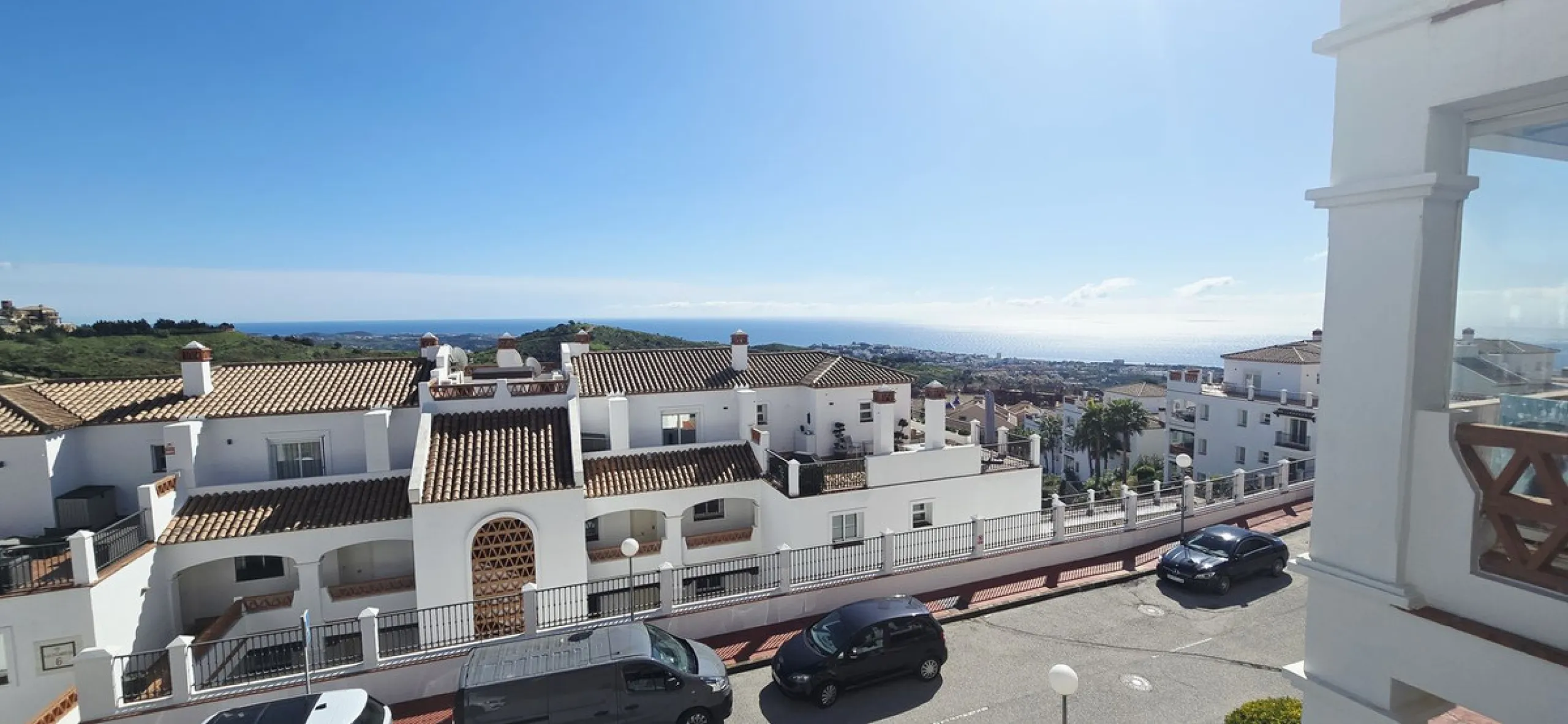 Beautiful, spacious apartment with sea and mountain views.