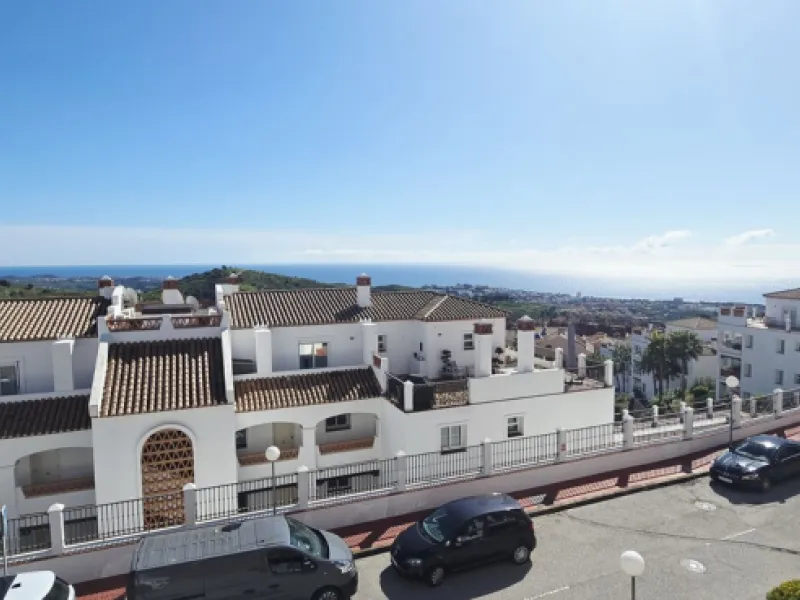 Beautiful, spacious apartment with sea and mountain views.