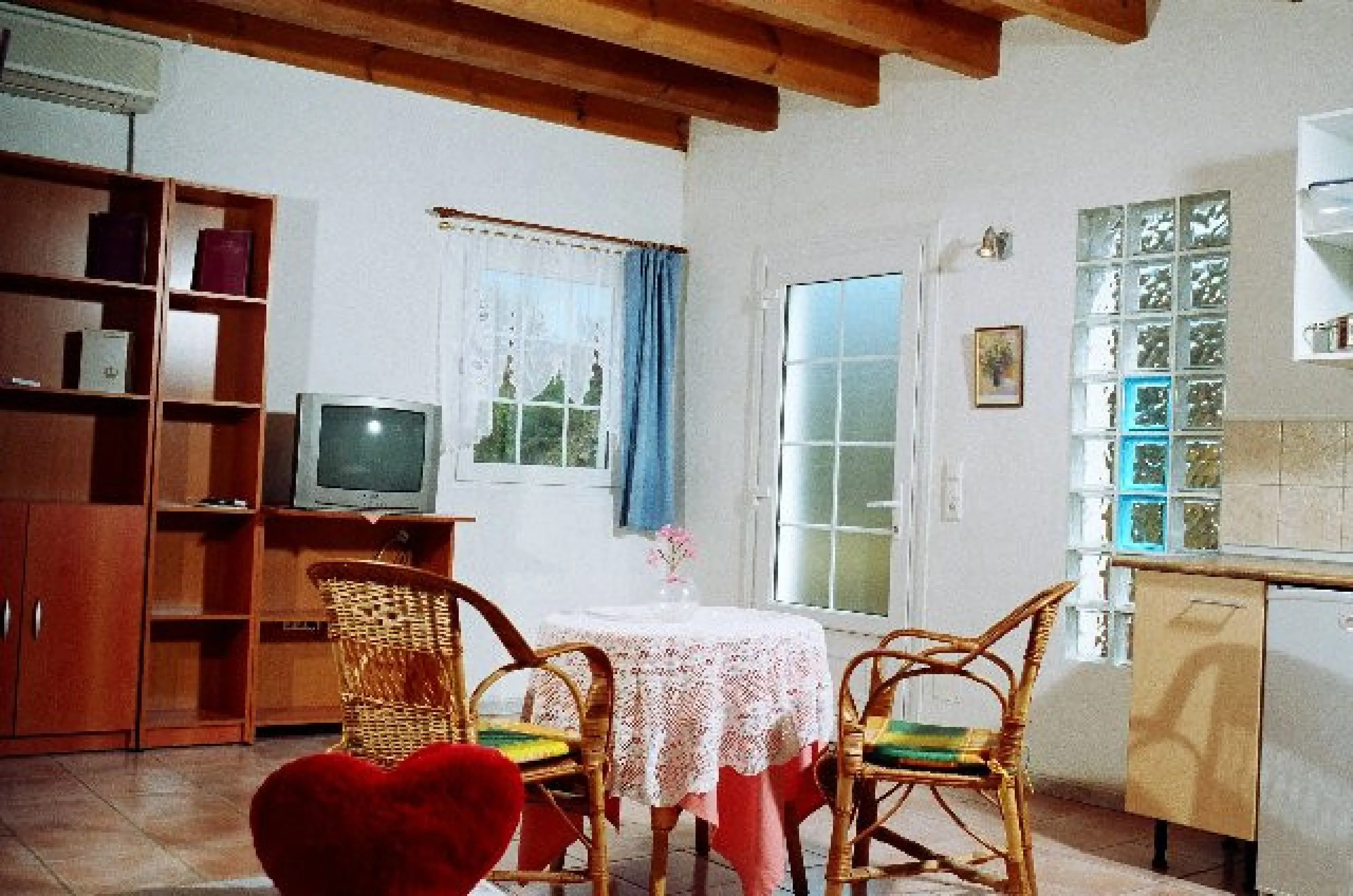 House - Detached Villa в продаже в Estepona, Málaga. В доме 3 спален и 4 ванных комнат. Площадь дома 239 м². Площадь участка 3757 м²
