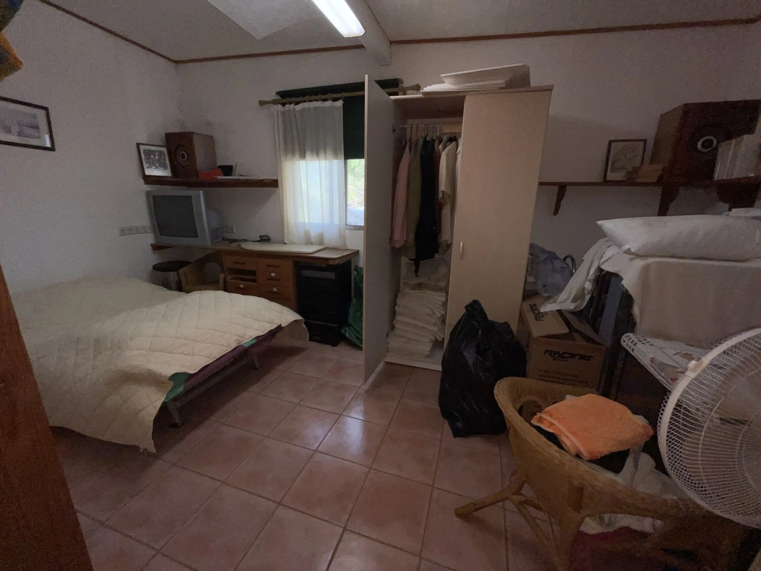 House - Detached Villa в продаже в Estepona, Málaga. В доме 3 спален и 4 ванных комнат. Площадь дома 239 м². Площадь участка 3757 м²