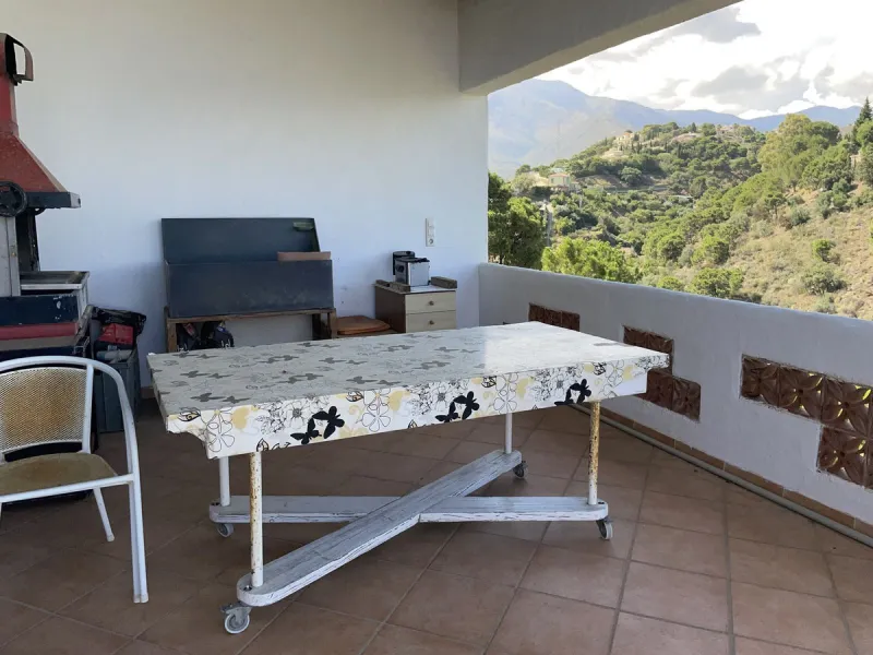 House - Detached Villa в продаже в Estepona, Málaga. В доме 3 спален и 4 ванных комнат. Площадь дома 239 м². Площадь участка 3757 м²