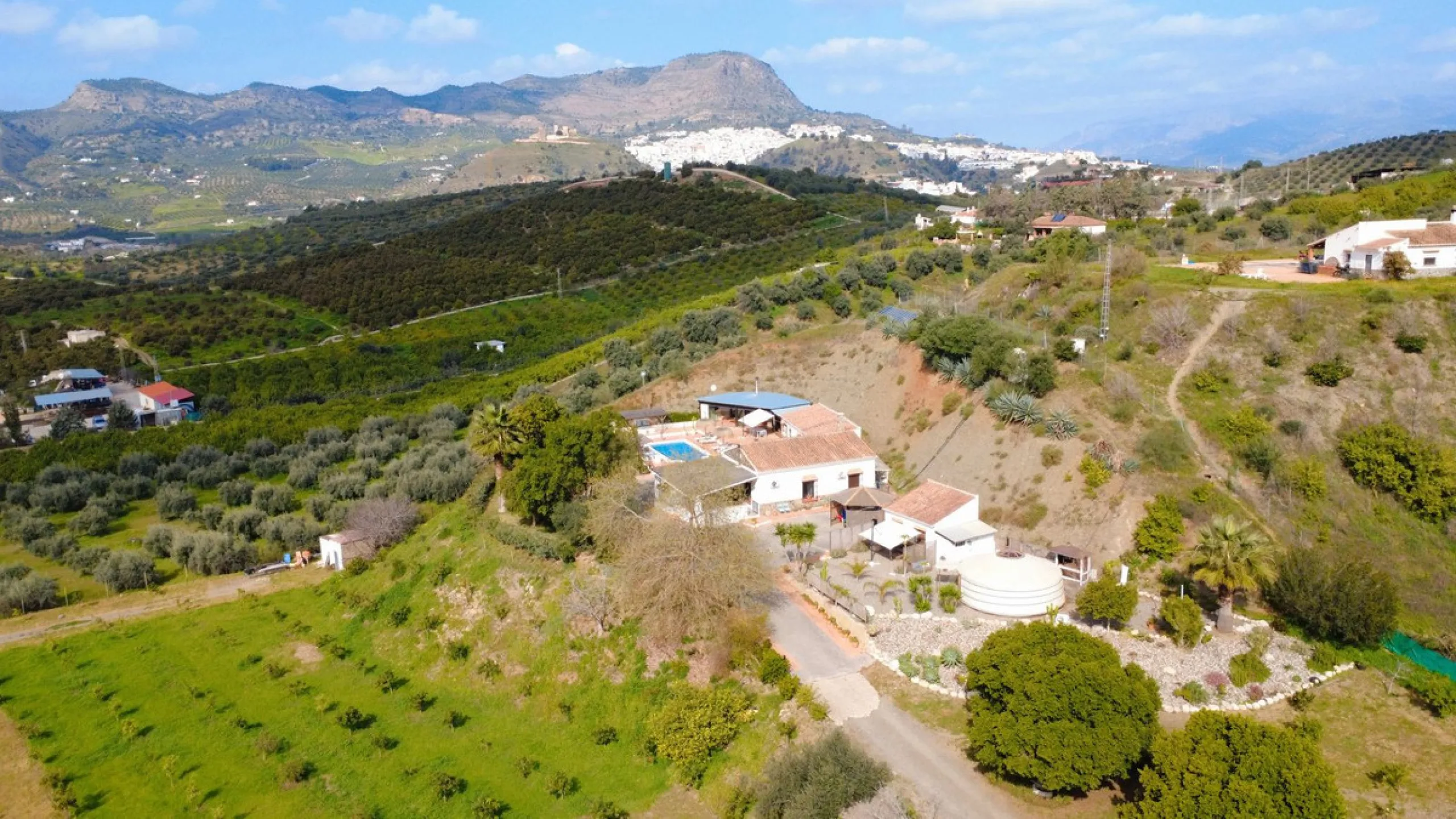 House - Detached Villa в продаже в Alora, Málaga. В доме 6 спален и 5 ванных комнат. Площадь дома 226 м²