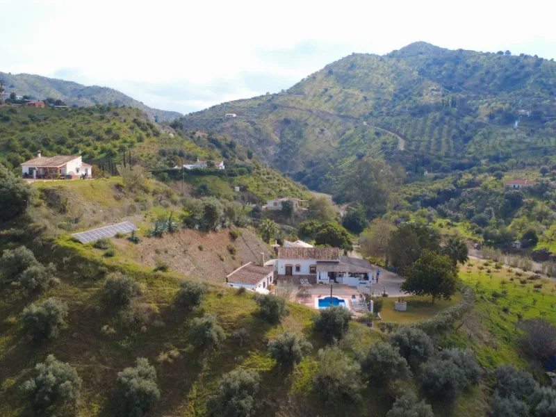 House - Detached Villa в продаже в Alora, Málaga. В доме 6 спален и 5 ванных комнат. Площадь дома 226 м²