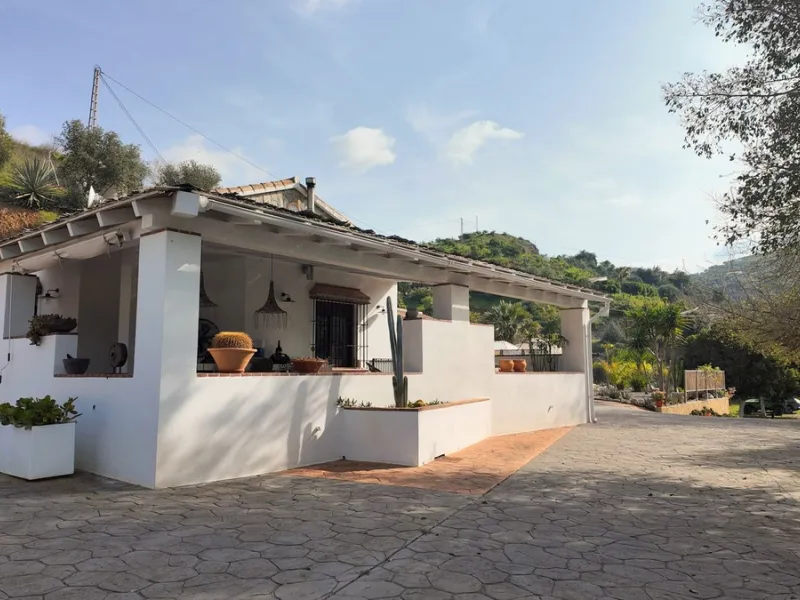 House - Detached Villa в продаже в Alora, Málaga. В доме 6 спален и 5 ванных комнат. Площадь дома 226 м²