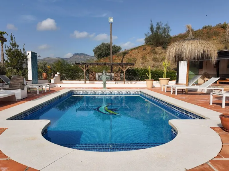House - Detached Villa в продаже в Alora, Málaga. В доме 6 спален и 5 ванных комнат. Площадь дома 226 м²