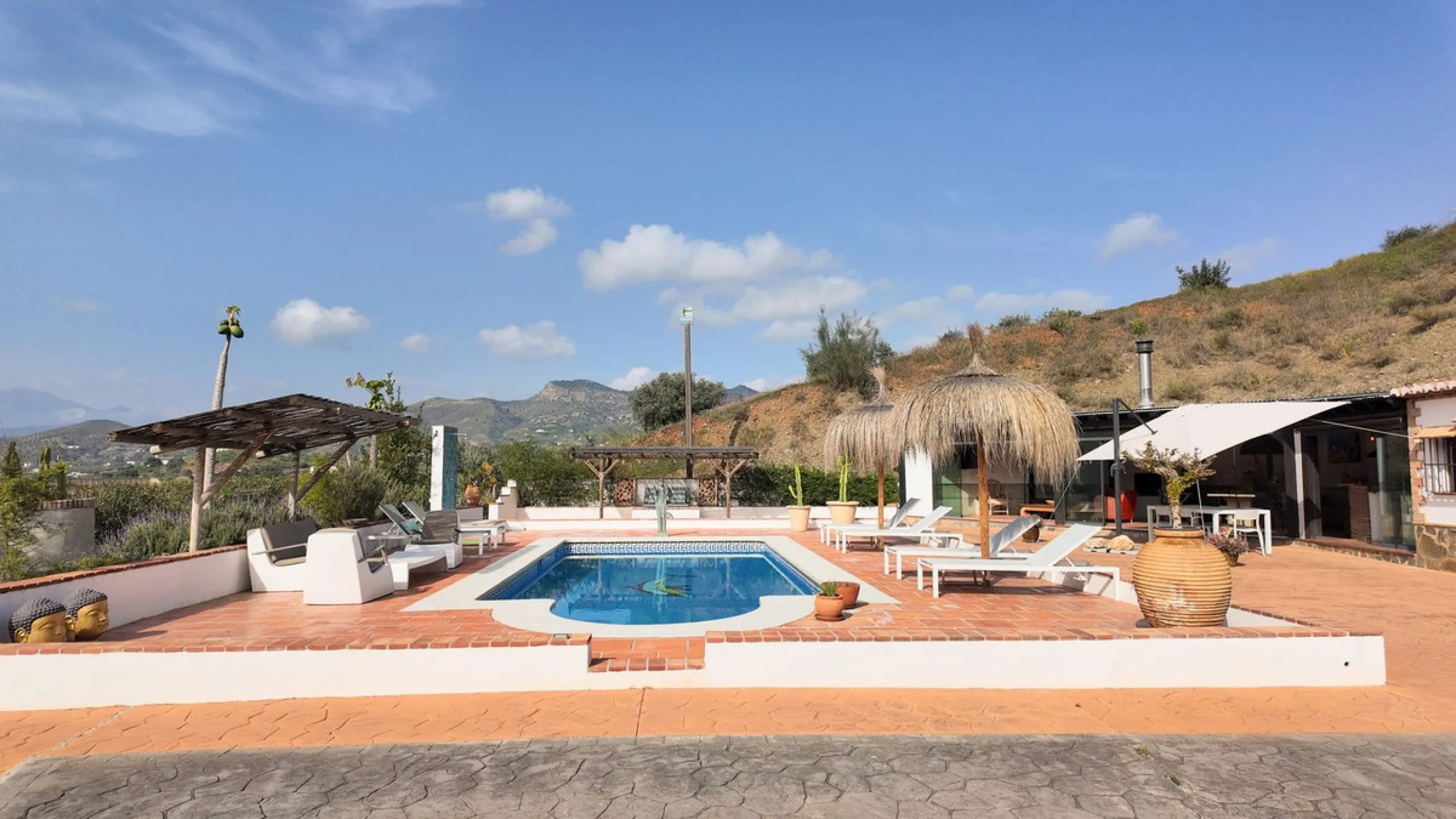 House - Detached Villa в продаже в Alora, Málaga. В доме 6 спален и 5 ванных комнат. Площадь дома 226 м²