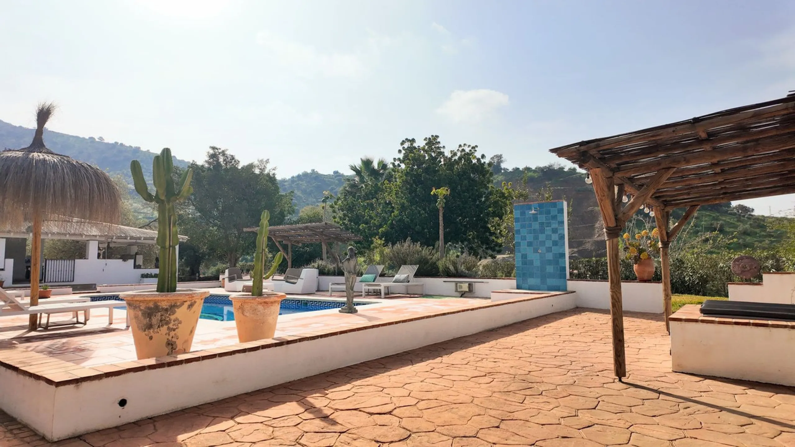 House - Detached Villa в продаже в Alora, Málaga. В доме 6 спален и 5 ванных комнат. Площадь дома 226 м²