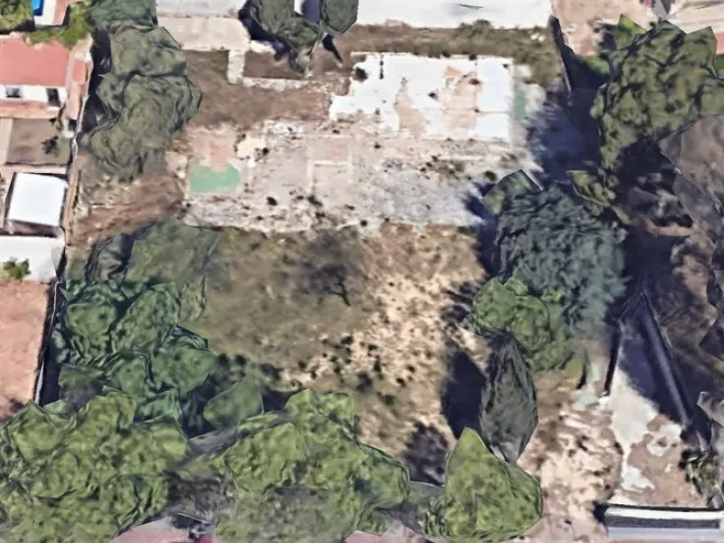 Attention developers and private buyers! One of the best plots in the heart of Arroyo de la Miel, Benalmádena, is now available for sale. Located on the prestigious Avenida de la Constitución 111, this land stands out for its strategic location and unbeat