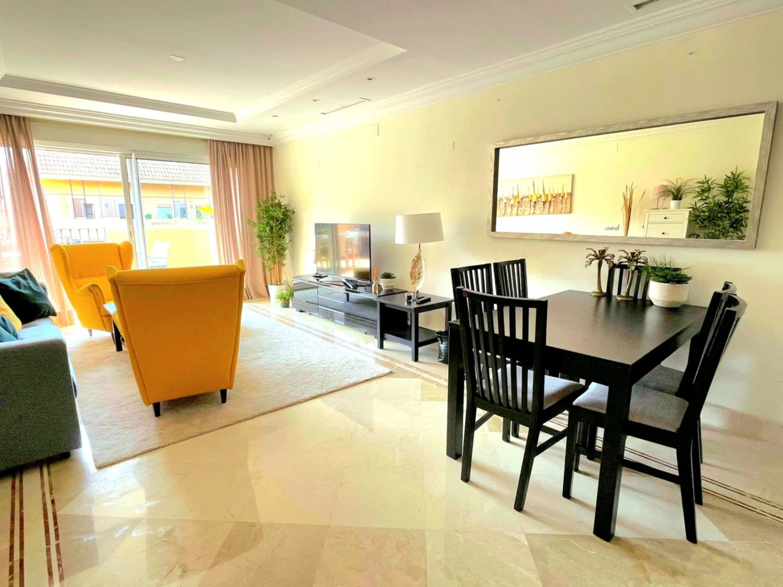 Discover relaxed Mediterranean living in this beautiful three-bedroom, two-bathroom apartment located in the prestigious Aloha Hill Club, in the heart of Nueva Andalucía. Situated in Marbella's renowned Golf Valley and surrounded by some of the area's fin