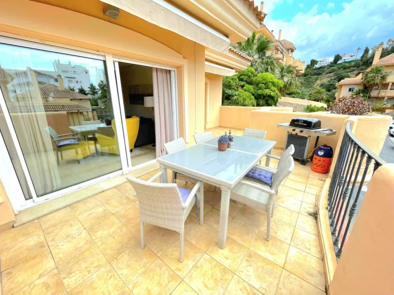 Discover relaxed Mediterranean living in this beautiful three-bedroom, two-bathroom apartment located in the prestigious Aloha Hill Club, in the heart of Nueva Andalucía. Situated in Marbella's renowned Golf Valley and surrounded by some of the area's fin