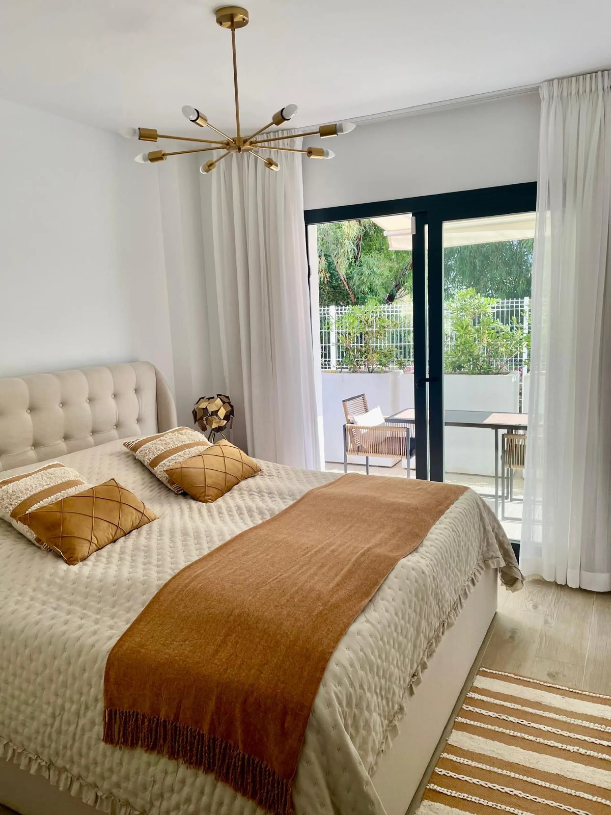 Excellent ground floor corner apartment with a good layout in a recently built complex.