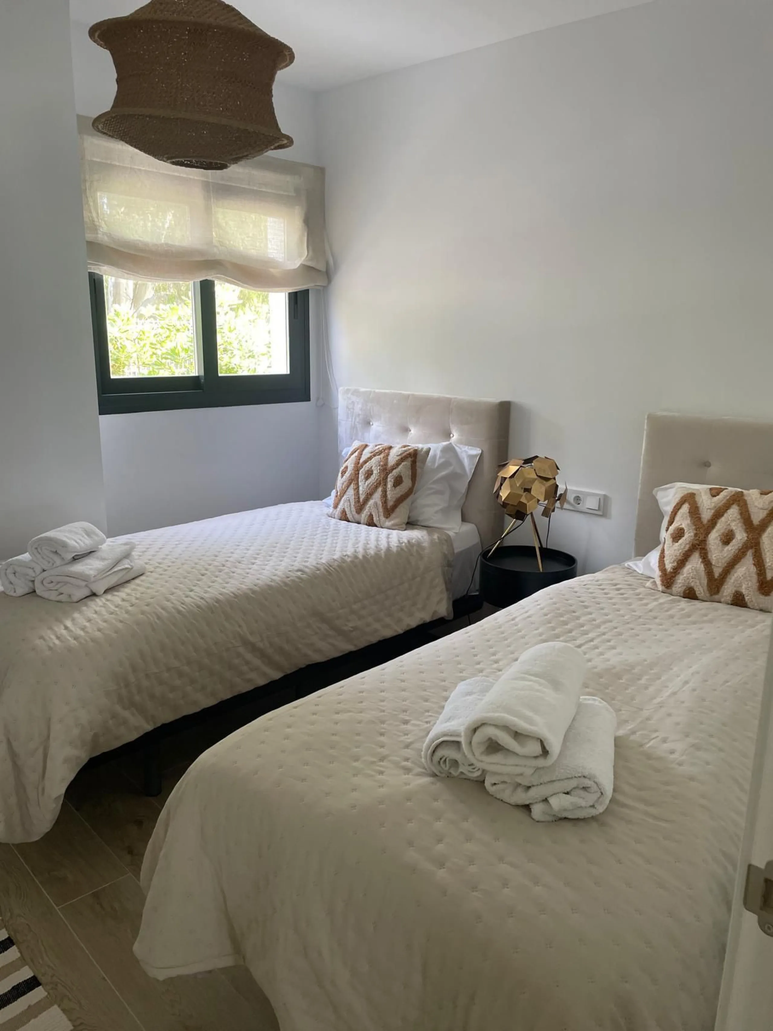 Excellent ground floor corner apartment with a good layout in a recently built complex.