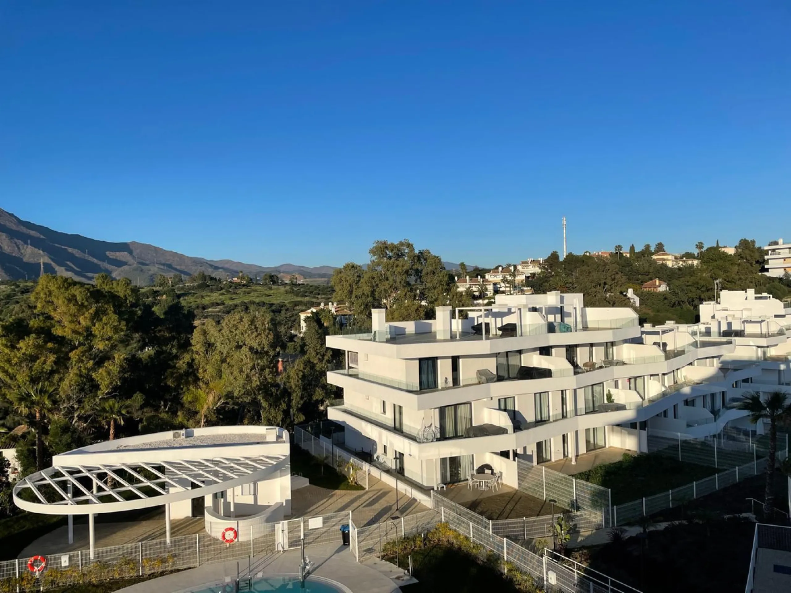 Excellent ground floor corner apartment with a good layout in a recently built complex.