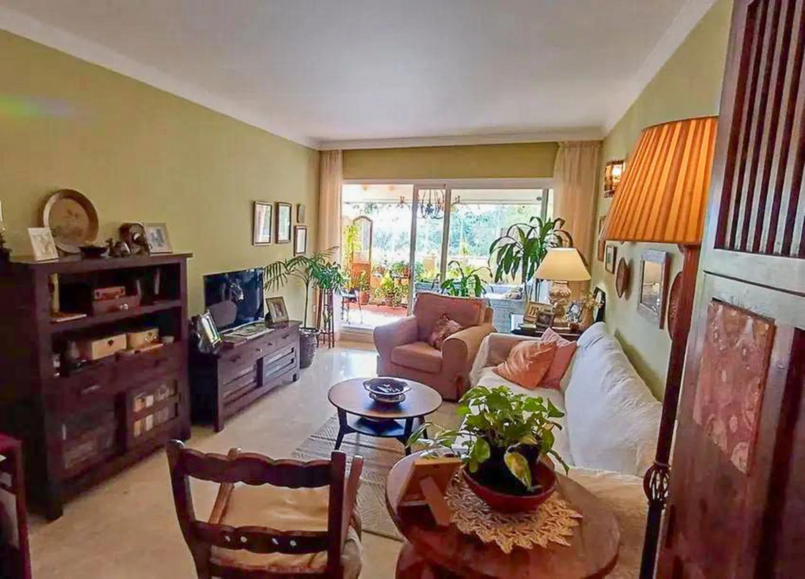Apartment - Ground Floor Apartment в продаже в Marbella, Málaga. В доме 2 спален и 2 ванных комнат. Площадь дома 100 м²
