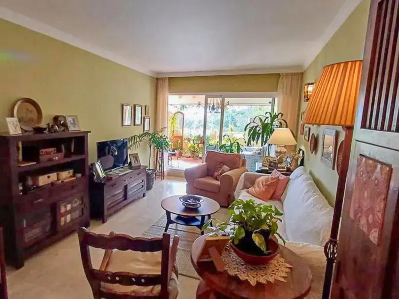 Apartment - Ground Floor Apartment в продаже в Marbella, Málaga. В доме 2 спален и 2 ванных комнат. Площадь дома 100 м²