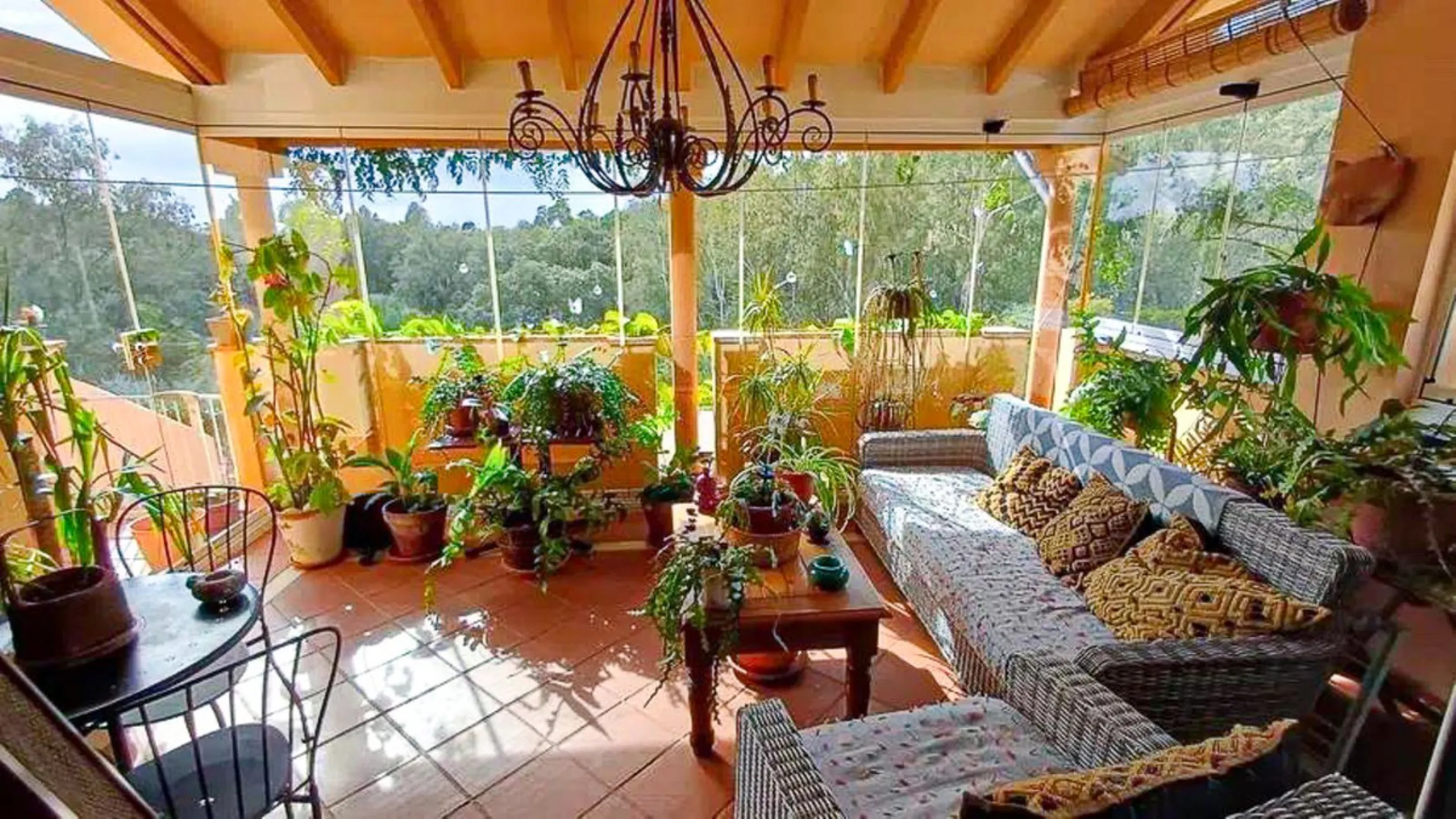 Apartment - Ground Floor Apartment в продаже в Marbella, Málaga. В доме 2 спален и 2 ванных комнат. Площадь дома 100 м²
