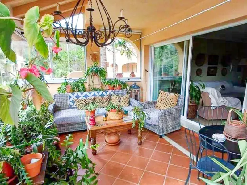 Apartment - Ground Floor Apartment в продаже в Marbella, Málaga. В доме 2 спален и 2 ванных комнат. Площадь дома 100 м²