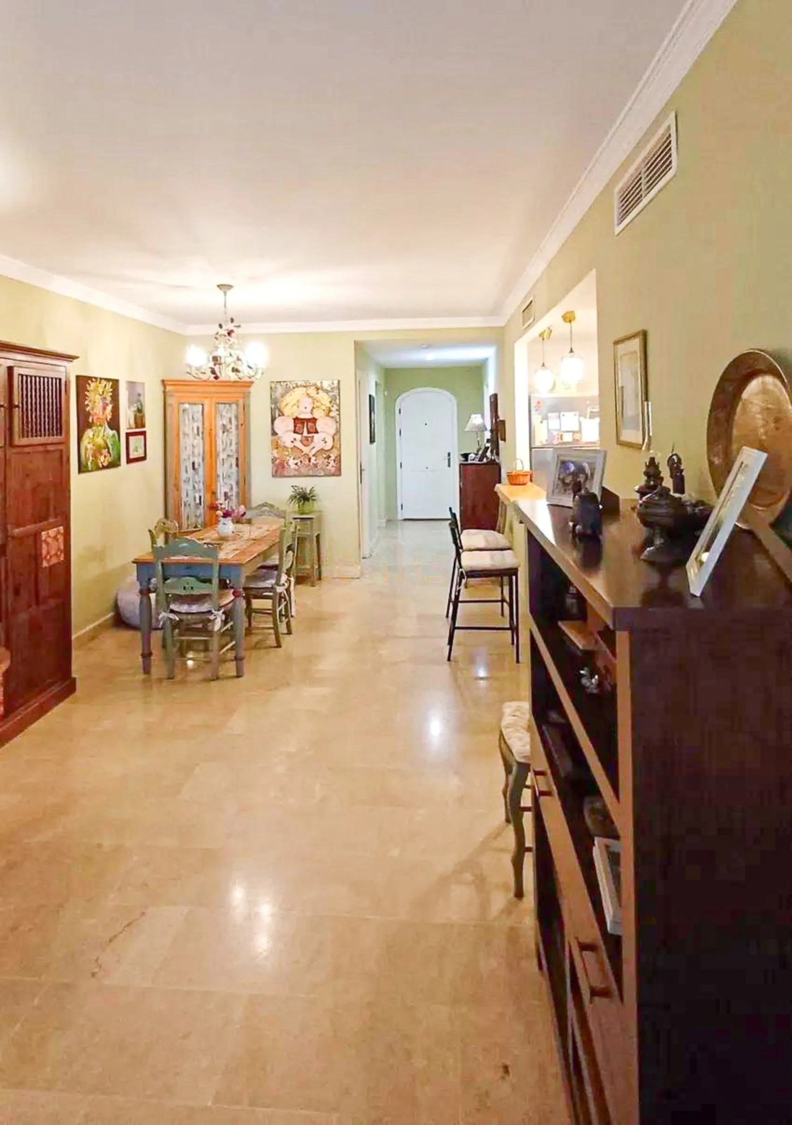 Apartment - Ground Floor Apartment в продаже в Marbella, Málaga. В доме 2 спален и 2 ванных комнат. Площадь дома 100 м²