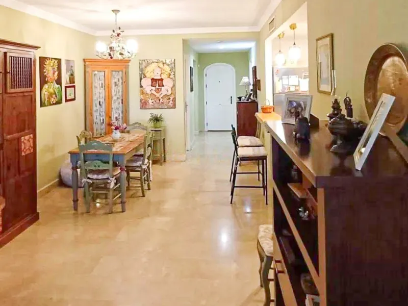 Apartment - Ground Floor Apartment в продаже в Marbella, Málaga. В доме 2 спален и 2 ванных комнат. Площадь дома 100 м²