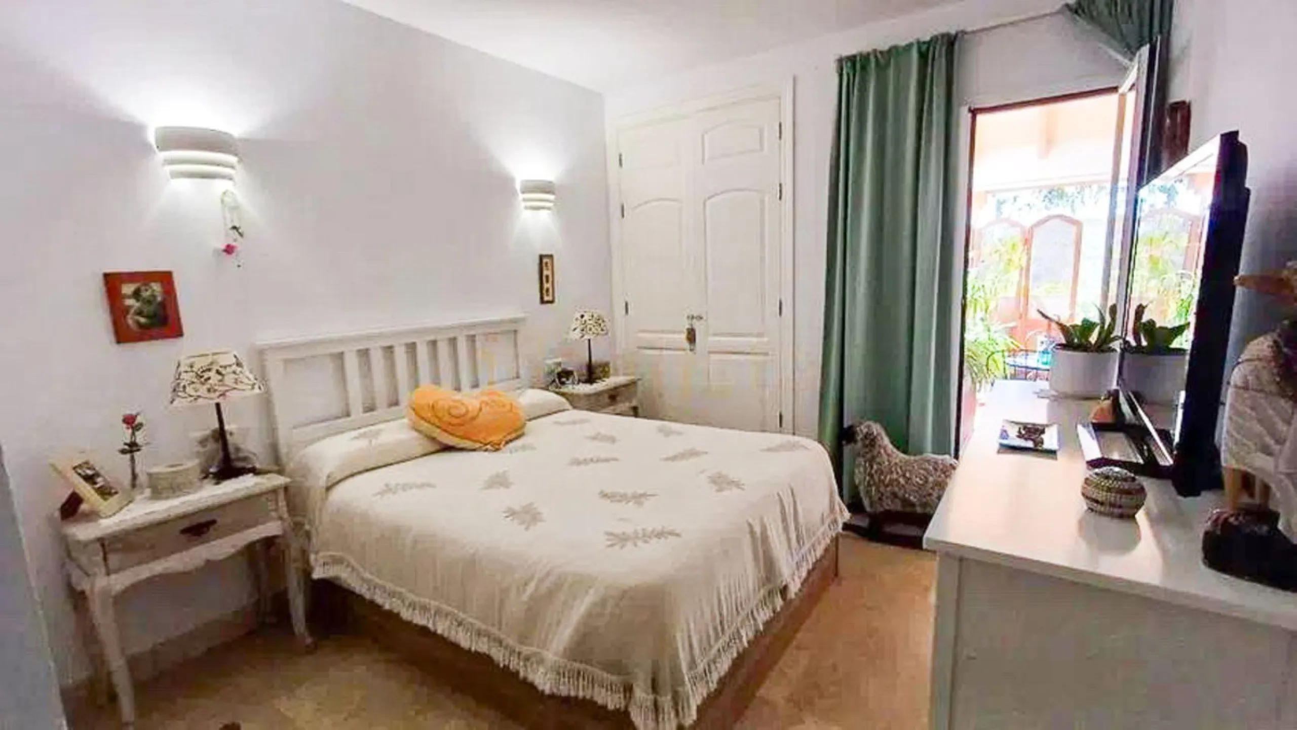 Apartment - Ground Floor Apartment в продаже в Marbella, Málaga. В доме 2 спален и 2 ванных комнат. Площадь дома 100 м²