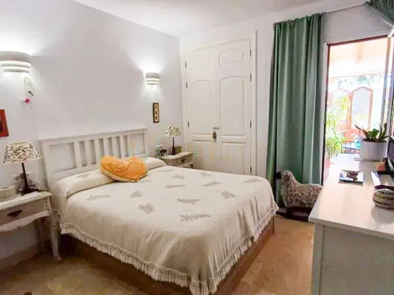 Apartment - Ground Floor Apartment в продаже в Marbella, Málaga. В доме 2 спален и 2 ванных комнат. Площадь дома 100 м²
